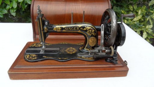 Age Singer sewing machine